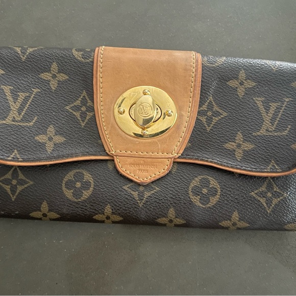 Authentic Louis Vuitton wallet. Only used a handful of times - Picture 1 of 6